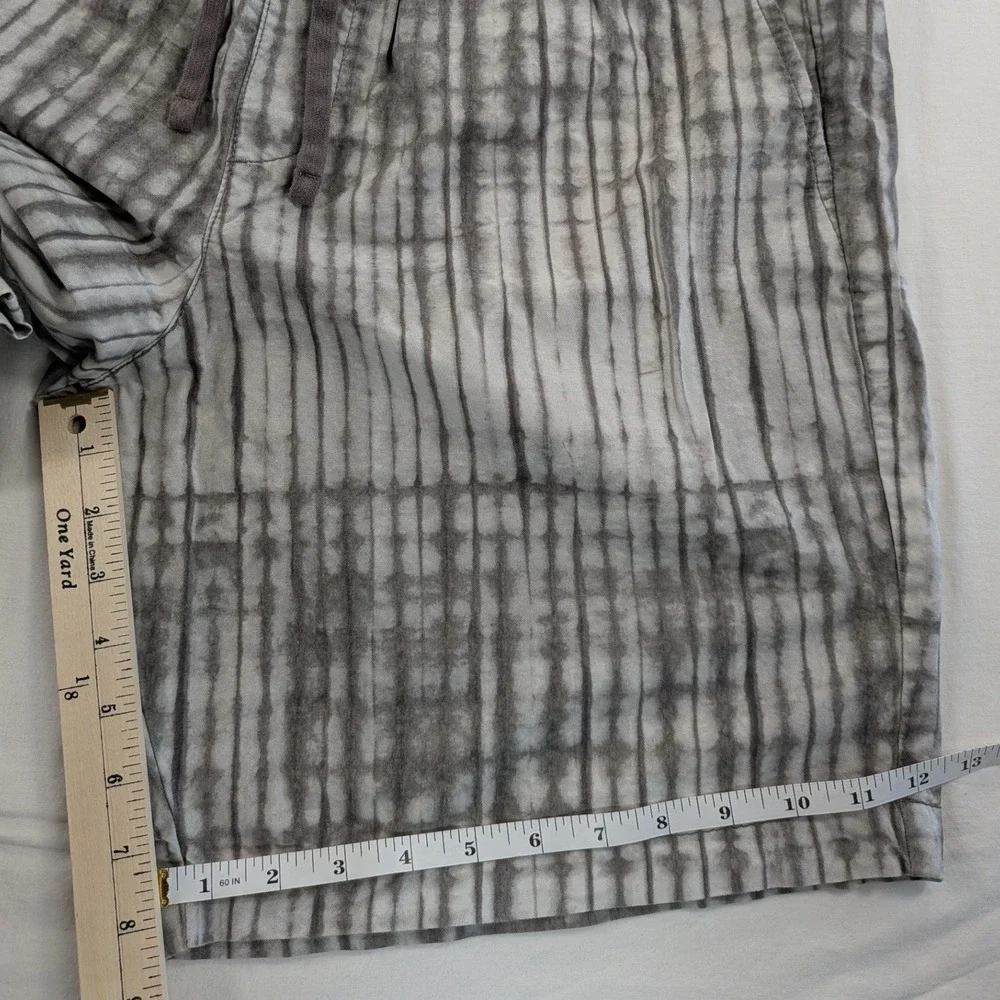 Gap Shorts Mens Large Grey White Tie Dye Stripe 9